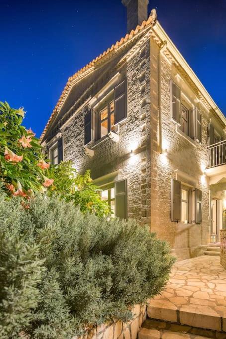La Maison * Velianitatika