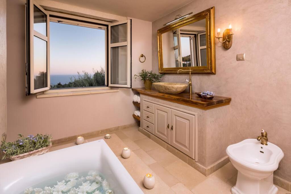 La Maison * Velianitatika